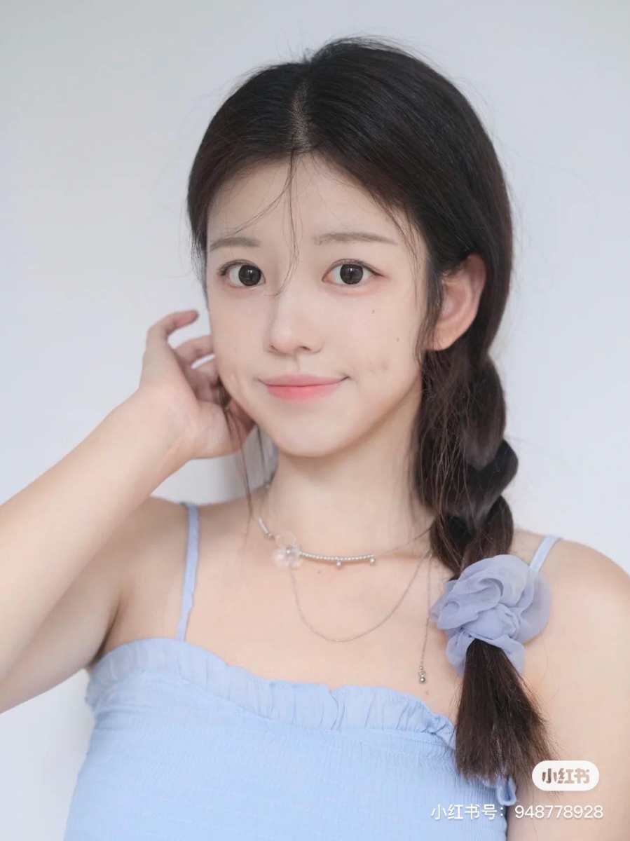 【O型血】性格分析 个性鲜明、为人爽快,在待人处世和社交场合经常不自觉展现出独特的形式作风和魅力,很长作为主导气氛的角色。你不喜欢和他人勾心斗角,更喜欢坦率地表达情绪,因此会被不熟悉你的人觉得你「把情绪都写在脸上、易怒、脾气暴」,但了解你的人都知道你不记恨、不会「来阴的」,待人很真性情。 你有着坚强的意志、强大且富有感染力的精神力、满满干劲的实行能力,而且不容易言败,因此身边许多人都会很放心将任务托付于你。 坚强外表下的你其实又着细腻脆弱的心,你总是把开朗率真留给他人、把低落难过的情绪留给自己默默消化。 感情上你属于「现实的浪漫主义者」,渴望被爱被关心的同时,在对另一半表现爱意上也颇为主动,倾向于喜欢个性活跃、为人和谈吐开朗风趣的人。