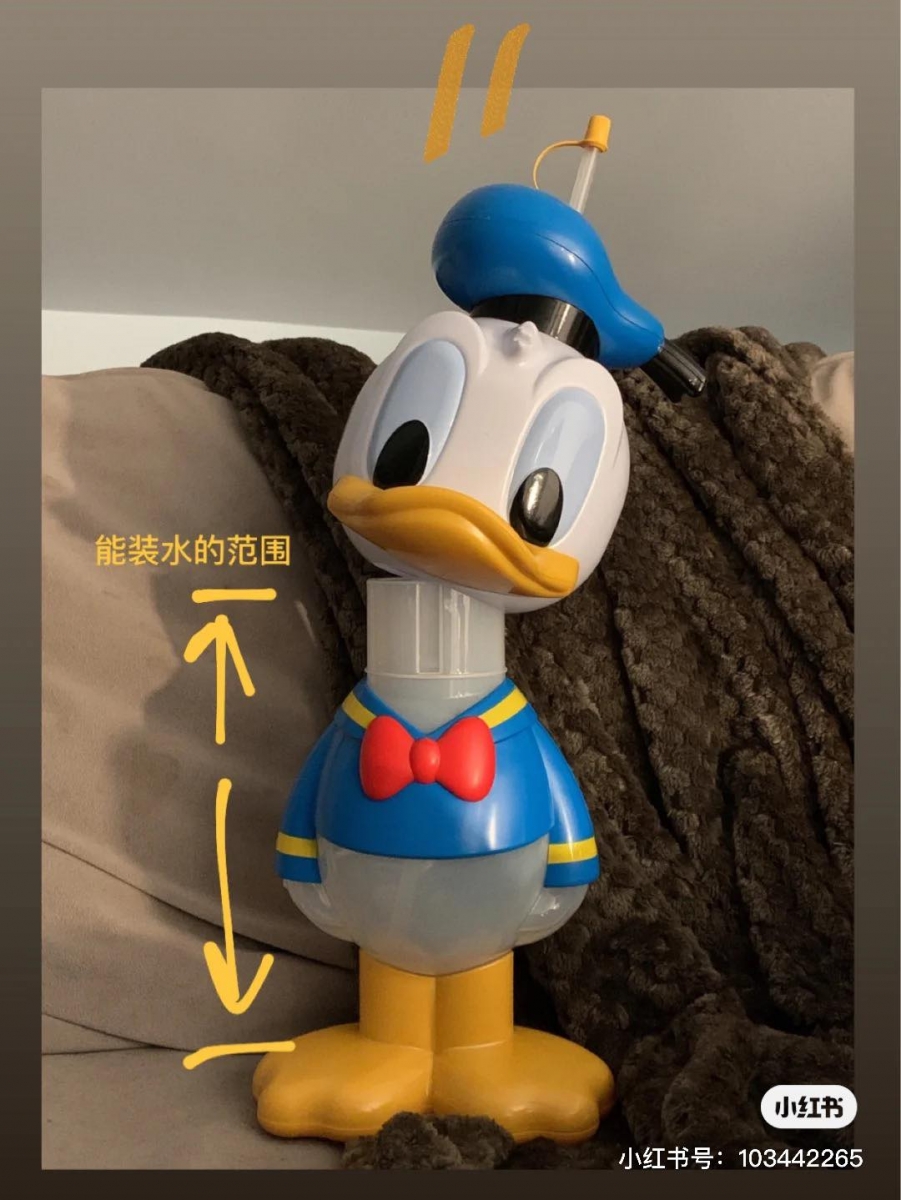 该系列以共推出了米奇、米妮、唐老鸭和黛丝款,一款身高比例大约和一只猫咪差不多;