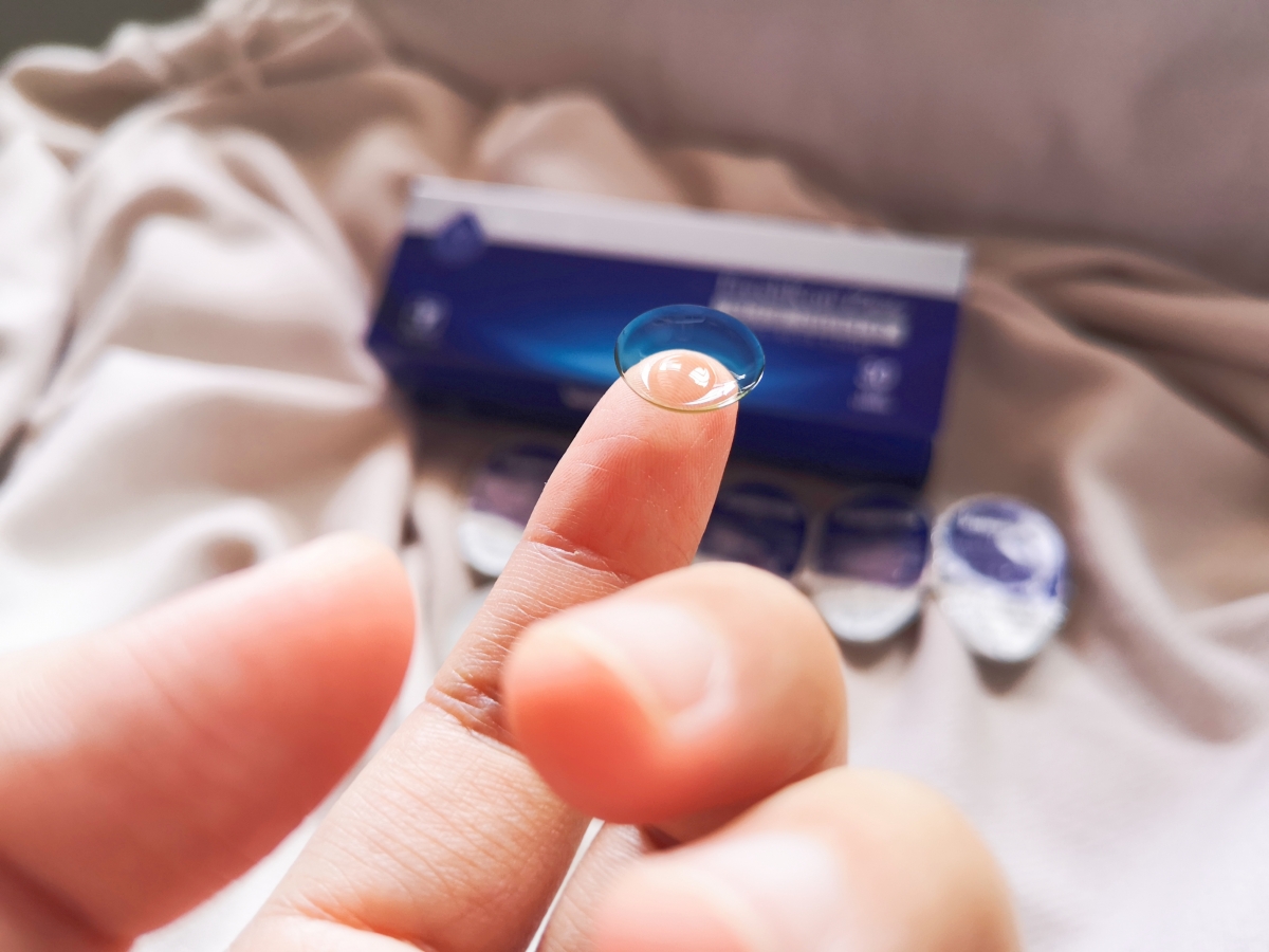 FreshKon Daily Blue Shield是市场上首创的防蓝光隐形眼镜之一，同时兼具了卓越功能性和美观度，使用过绝对会会让你感叹和它相见恨晚啊！>>> 【点击前往官网】