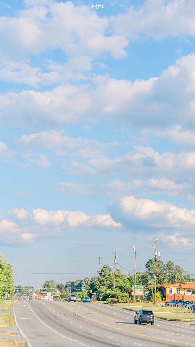 「不要垂头丧气、不要失望灰心;即使失去了一切,明天仍然在你手里。」