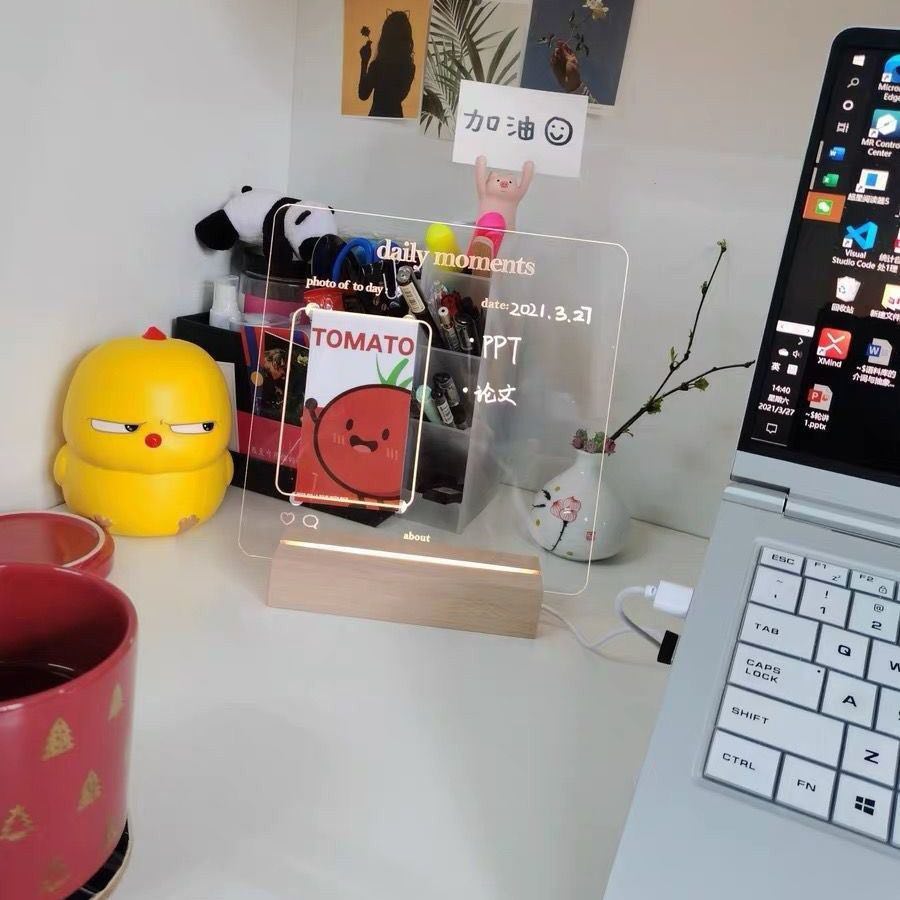 透明亚克力材质的记事留言板,用在白板涂写的马克笔书写,随时用湿巾擦拭修改都没问题,甚至可以直接取代纸笔、很环保!