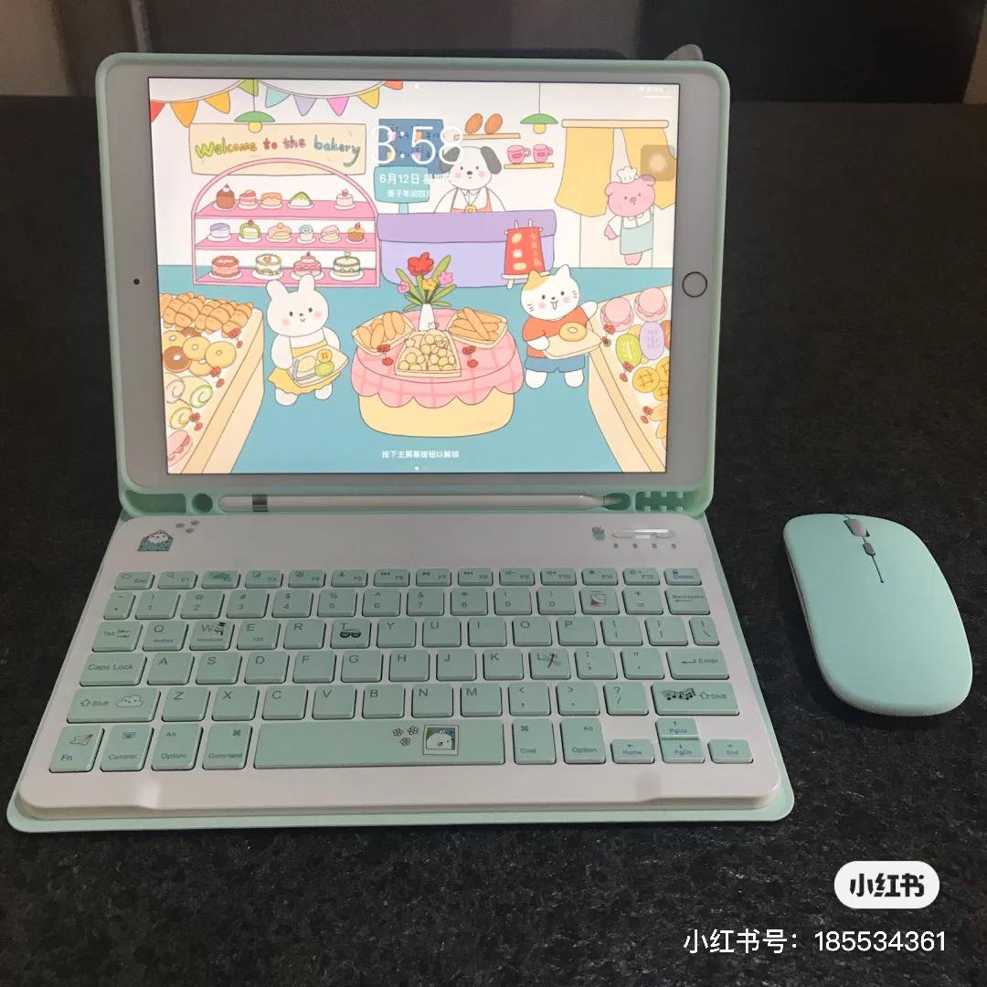 # 2 Shopee上销量非常高的这款保护壳同样是可拆分式的「键盘+保护壳」一体成型设计；有全黑、薄荷绿、芒果黄和柔粉色可选，售价RM80+可以说是非常佛心的价位了（笑）