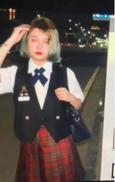 修图前后对比可以说是相当惊人,也让不少网民惊叹:这个修图首发真是绝了…