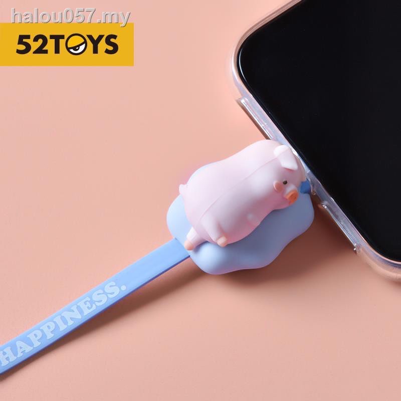LULU猪充电数据线 SIMPLEMILL和LULU猪联名推出的这款充电数据线完全萌度破表有木有 ♥ 躺在爱心/小云朵上的LULU猪除了可爱度满分，还兼具了「保护数据线免受扯断」的超强实用性，是数据线守护神没错了（笑）>>> 【点击查看Shopee链接】