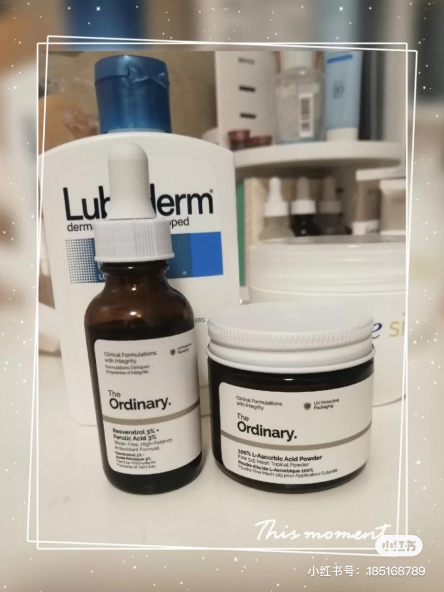 但上述配方也有网民表示，自己睡前涂过这个DIY美白润肤乳，但隔天一早起床发现VC粉氧化导致床单都变得黄黄的～对此另一位小红书博主 @ 曼珠沙华 分享了自己的「VC粉不氧化不变黄」小秘诀。