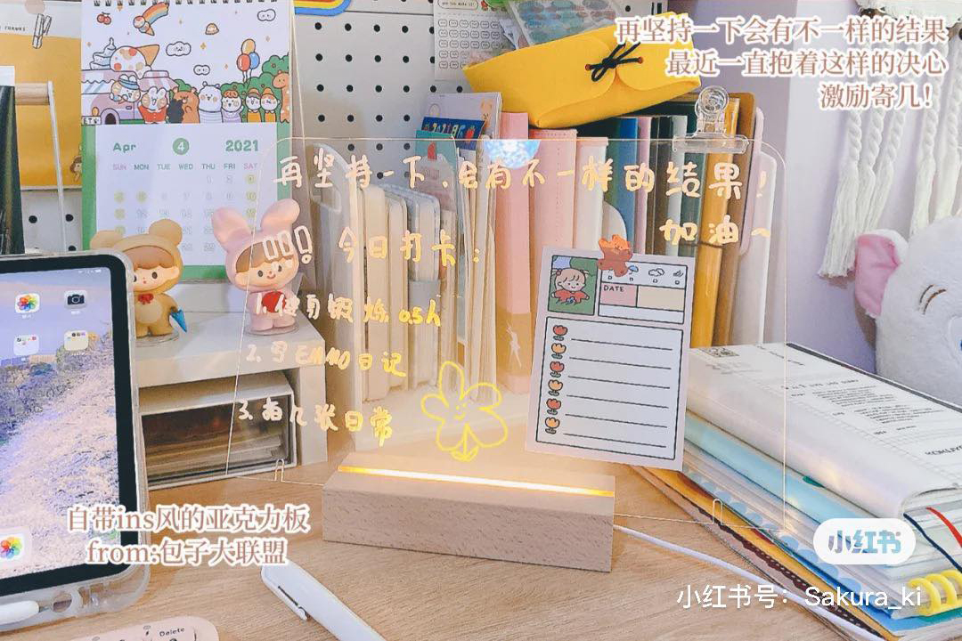 除了可以当备忘录记事板使用,还能贴便利贴、当留言板,有带发夹习惯的女生们还能轻松用它存放发夹不易弄丢~一板三用是不是超高CP值呢?♥