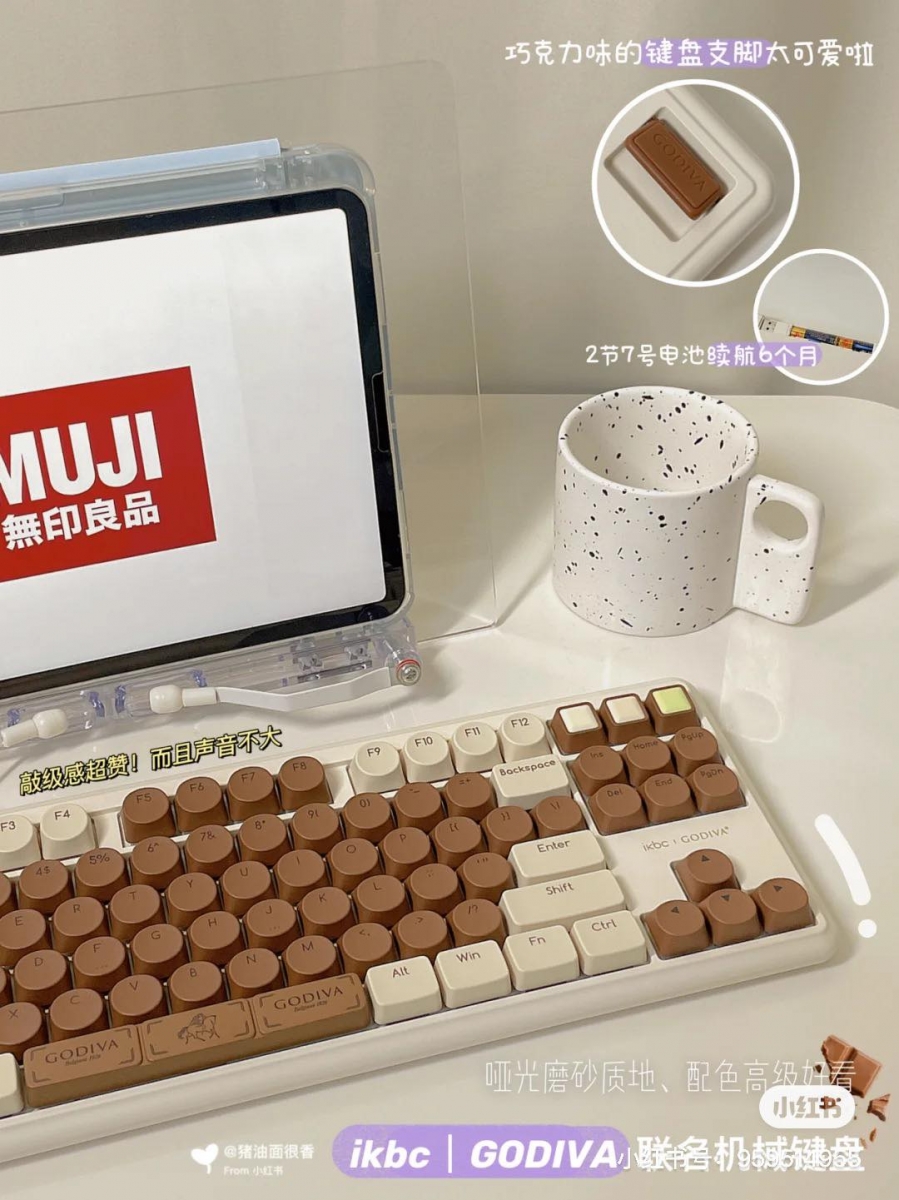 # 9 ikbc x Godiva巧克力联名推出的一款可爱度破表机械键盘，磨砂质地加上白巧克力+牛奶巧克力块即视感的配色，用着用着感觉嘴会很馋想找巧克力吃耶～（笑）