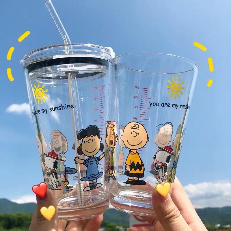 # 3 史努比卡通吸管玻璃杯 >>> 【点击查看Shopee链接】 史努比控不能错过的一款卡通吸管玻璃杯 ,入手「五件套」款一次收获杯子、杯盖、吸管、吸管刷和硅胶隔热套,CP值非常高!