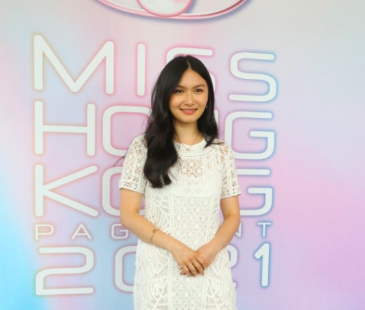 今年面试现场也有不少一出场就很吸睛的佳丽，比如IG上原本就小有名气的KOL、撞脸女明星的参赛者；其中艺人关礼杰的女儿参赛备受关注，气质和外形都获赞综合素质相当高。