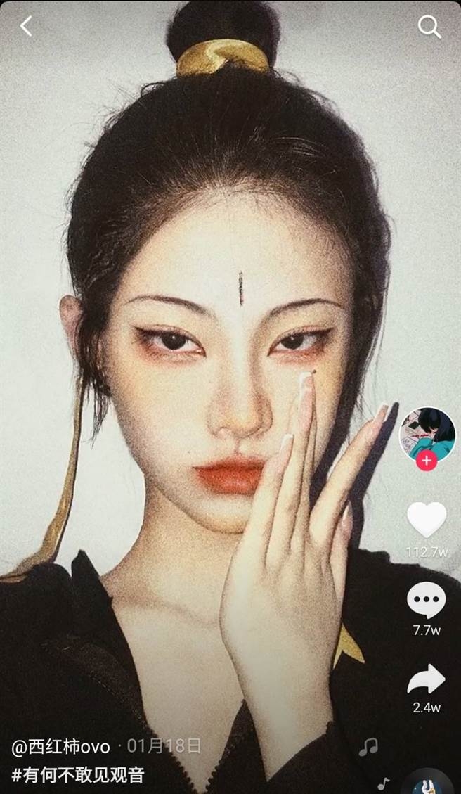 # 抖音百万网红无滤镜前后对比 「西红柿ovo」因为一双标志性魅人凤眼加上清冷气质,在抖音上火速爆红、攒粉近80万!然而在她正当红之际,号称是她前闺蜜和前男友的人接连在网上狂爆料、直斥西红柿ovo无论是颜值身型还是性格都是「双面人/伪装者」。