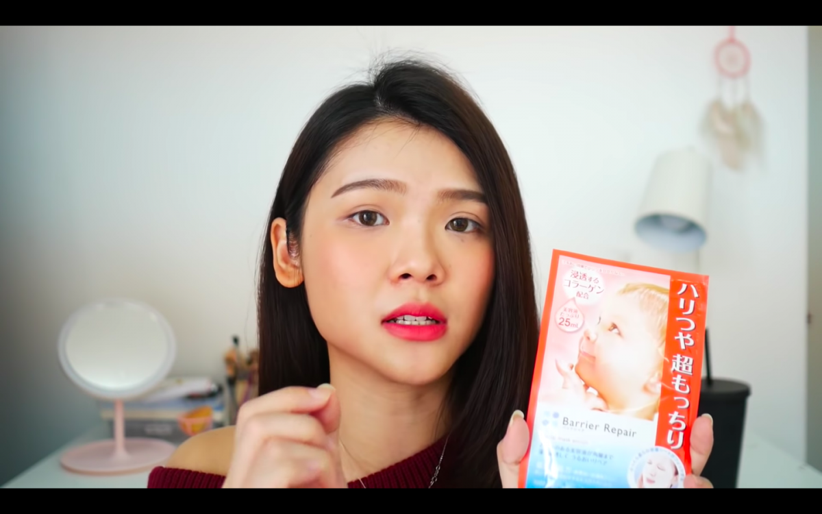 Barrier Repair Facial Mask Smooth 婴儿肌面膜(蓝色) 本地优质YouTuber Fish阿鱼在爱用面膜推荐影片中推荐过的Barrier Repair家另一款面膜;每片含有高达22ml的美容精华液含量,主打透过小分子高含量玻尿酸为肌肤快速注入保湿滋养。阿鱼分享自己的使用心得道,虽然不会有「敷一片皮肤直接变好」的惊艳效果,但长期使用下来真的有感毛孔变细、皮肤变滑嫩!而且价格真的非常便宜,学生党、小资女都能无痛入手~