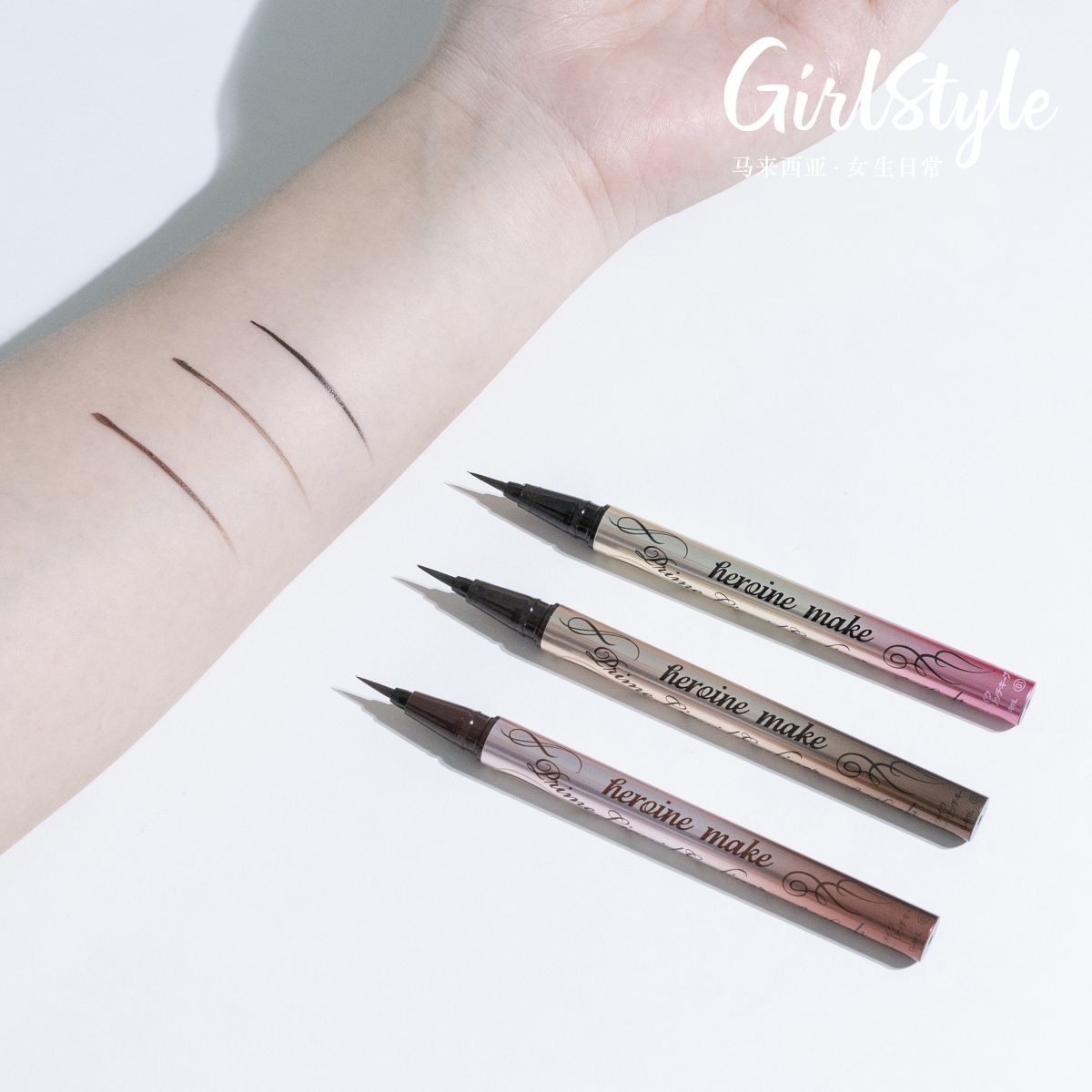而且Kiss Me这系列眼线笔包含0.1mm超级细的柔软弹力笔尖，画细致的内眼线、添补下眼睑和眼角、顺滑的外眼线都超级轻松！全新进化液体调节装置让眼线液笔出水更顺滑流畅，一笔描绘成型很好控制；是许多美妆博主强烈推荐「最适合初学者」的一款，即使是第一次用眼线笔也能精准勾勒细致眼线，轻松放大双眼更Bling Bling有神。