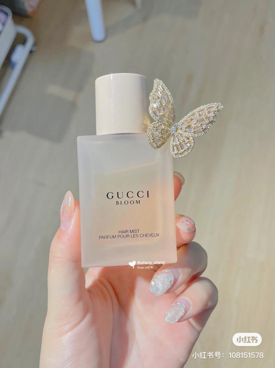 Gucci | Bloom Hair Mist 发香 前调 | 白波斯树脂叶、黑醋栗 中调 | 晚香玉、茉莉、忍冬 后调 | 檀木、麝香