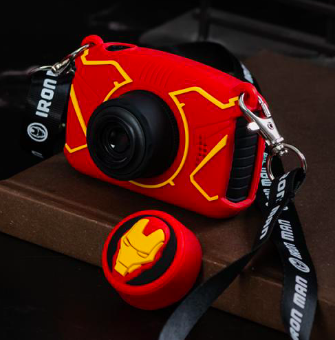 另一款Iron Man钢铁人设计,相信很多小男孩或钢铁人迷妹们都会大爱!相机矽胶套设计细节感超赞~