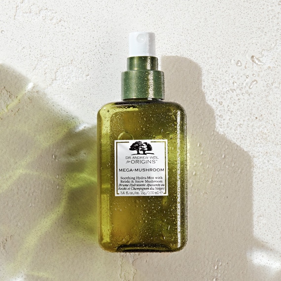Dr. Andrew Weil For Origins™ Mega-mushroom Soothing Hydra-mist With Reishi And Snow Mushroom 青春无敌保湿舒缓喷雾 >>> 【点击前往Lazada官方店铺购买链接】 灵芝喷雾中除了含有「灵芝水」明星成分如珍稀的灵芝、北极灵芝发酵精萃、高保湿力玻尿酸,还多添加了雪耳精萃,让其补水保湿力更高!喷洒在脸上可以清楚闻到柑橘、天竺葵、薰衣草等结合而成的精油香,让身心灵特别放松疗愈~
