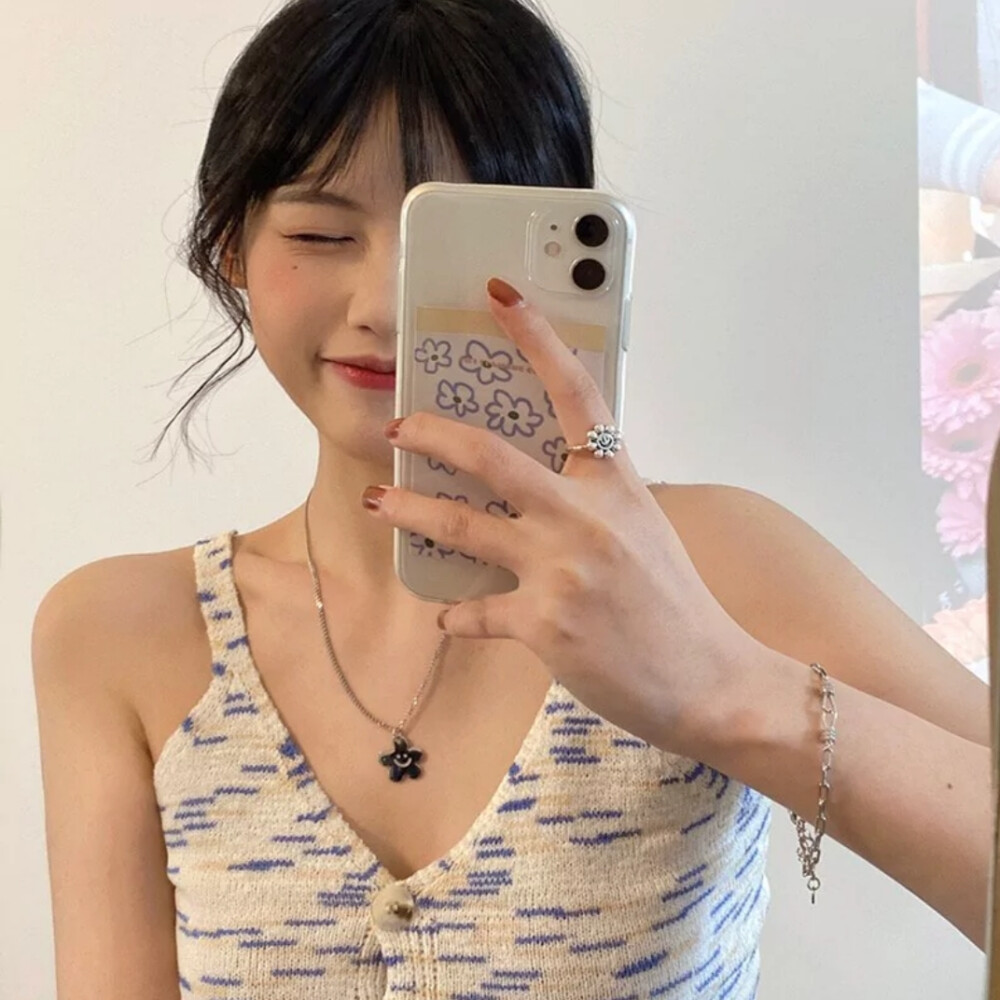 除了星座、生肖、生日日期可以测运势，近年在日本也很流行用「手机号码」进行运势占卜。不久前日本富士电视台配合正式迎来2021下半年，特意找来琉璃风水占卜大师シウマShiuma登上命理节目，教观众如何透过自己的手机号码最后4个数字测出下半年运势～据Shiuma大师所说，数象学占卜根据统计有高达88%的命中率唷！