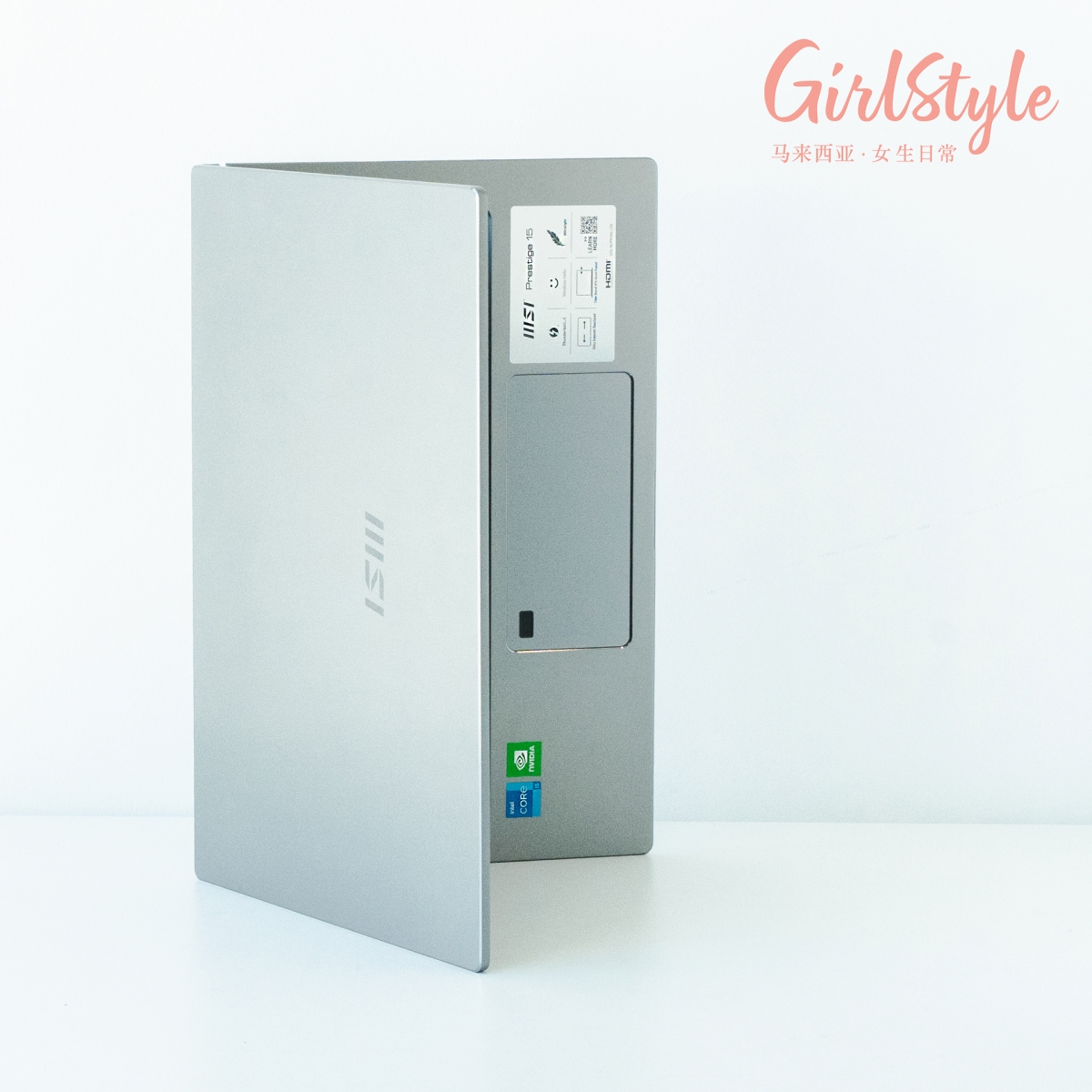 # 同场加映：MSI Prestige 15 现有超狂优惠，错过就太可惜啦～ 介绍完手提电脑的规格配置，最后美编要来分享好康资讯啦！MSI Prestige 15现有Mid-Year Sales年中超狂优惠，只需RM3,799 (原价 RM3,999) 就能入手。而且MSI还贴心加送一个多功能颈枕，打开秒变毯子，最适合在冷气房里WFH上班、下班后追剧时用来保暖身子～和MSI Prestige 15一样都是工作、娱乐时的最佳良伴啊～