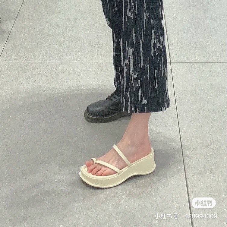 小 CK 厚底凉鞋23