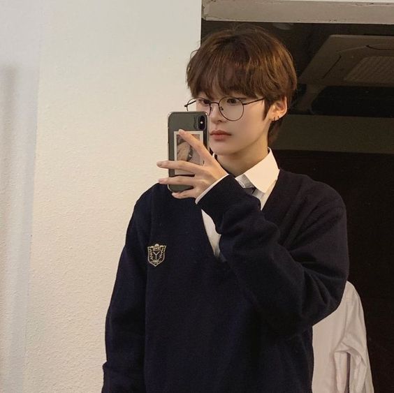 Sunway University  该所大学的校园男神们被公认最多才多艺，精通舞蹈、拉拉队、乐器等不在话下～而且校舍邻近商场每次下课后都能逛街，轻松培养欧巴风衣品和时尚sense；呼叫Sunway University的在籍大学生/毕业生（笑）你们认同吗？  UCSI University  校园男神都是异国外籍学生为主，被形容「本地男神不咋滴，学习能力一般但运动能力佳，挺幽默的」? 网民笑喷表示，究竟是形容性格幽默，还是内涵他们“长得幽默”呢？