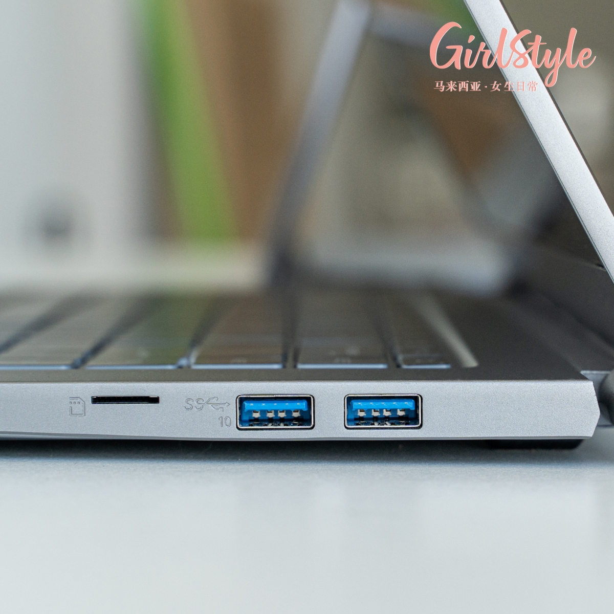 搭载双Thunderbolt 4接口，与USB-C整合，具备40Gbps的传输速度并打造多屏幕使用环境，以及PD快速充电； 对影像编辑者而言更方便读取相机照片的最新UHS-III高速Micro SD读卡器，可以大幅度缩短传输超高画质影像的时间；