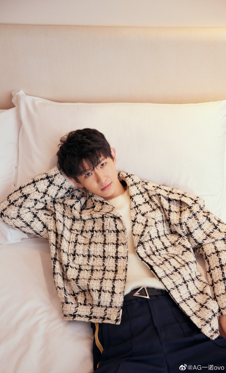 新京网对徐必成的评价是:「白皙皮肤、精瘦身板,笑起来眼睛弯成月牙,一脸孩子气的徐必成是联盟中公认的顶级天赋选手!」;腾讯体育网报道,GK.浅梦也对徐必成的表现给出高评价:徐必成是唯一一个能在线上给他造成很大压力的选手 ,他(徐必成)仿佛BA坚固的盾后面锋利的矛,指哪打哪、随叫随到。