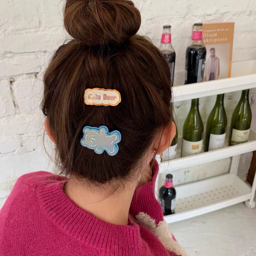 超萌彩色镜面小熊发卡 软妹纸风格卡通小熊组合发夹~除了有蓝色小熊款之外,粉色小兔、黄色小狮子和裸色小猪设计也很值得All-In!