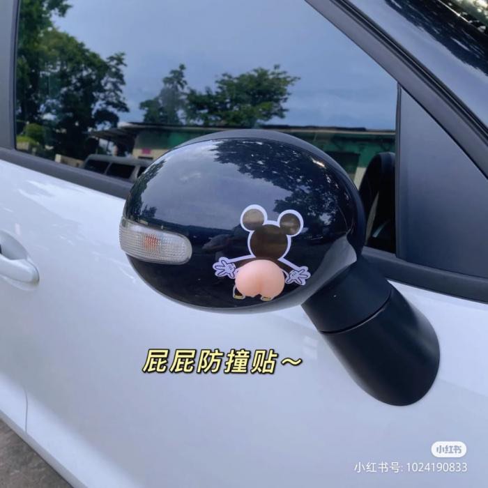 你身边是不是也有超“宝贝”自己车子、不忍看到车子有任何一丝刮花痕迹的朋友?接下来这款搞笑又Q萌的「爱车族」必备小物,绝对要推荐他们入手(笑)用可爱卡通人物的Q弹屁屁守护超容易磕碰/刮花的车门、左右侧后视镜、车头车尾等位置,不用担心车子刮蹭掉漆需要反复进场修补 ♥