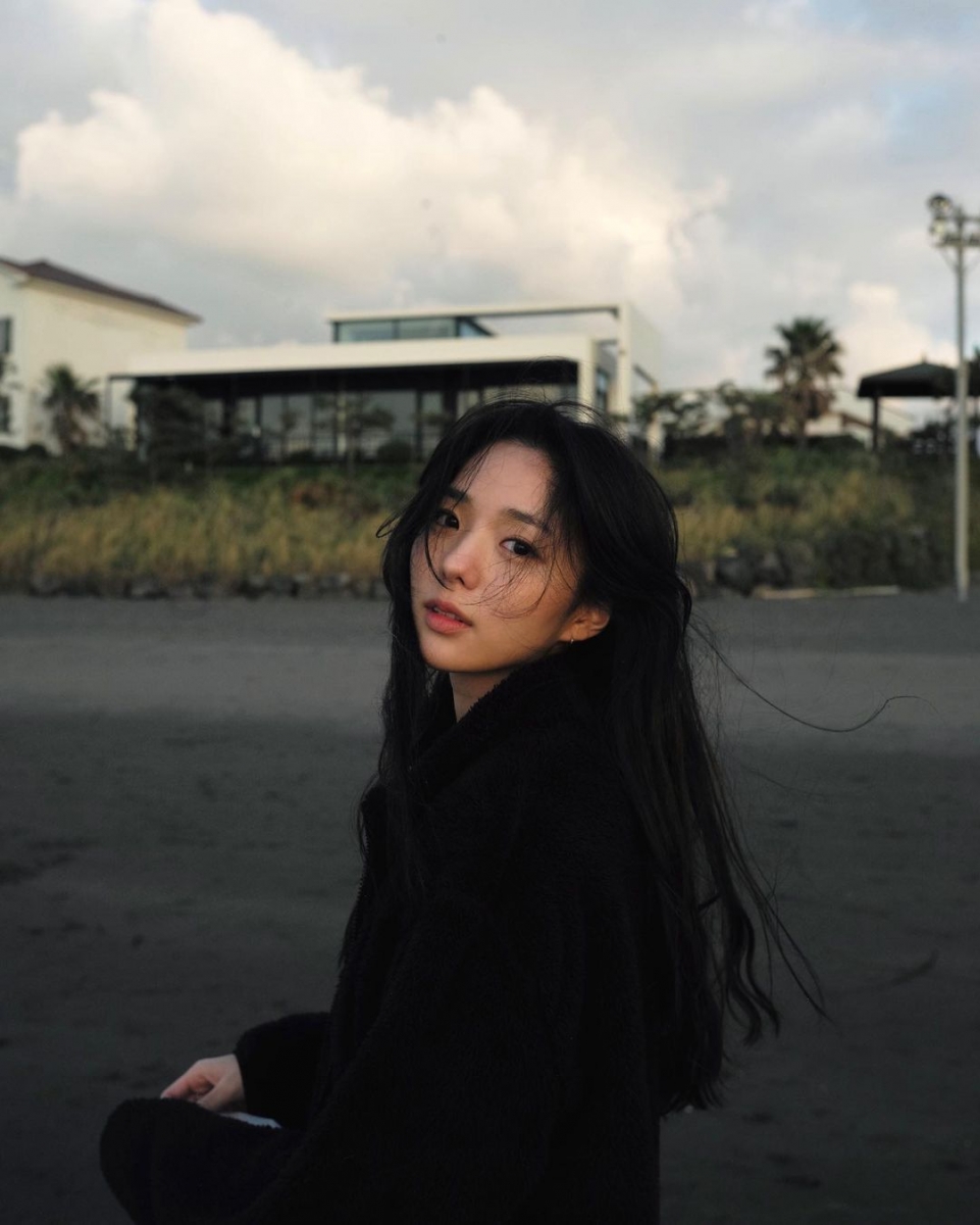 11、当你开始接受你自己、学会欣赏自己,那你就披上了世上最坚强的铠甲。 12、你可能还不知道,你眼中的不完美,在别人眼中有多完美。