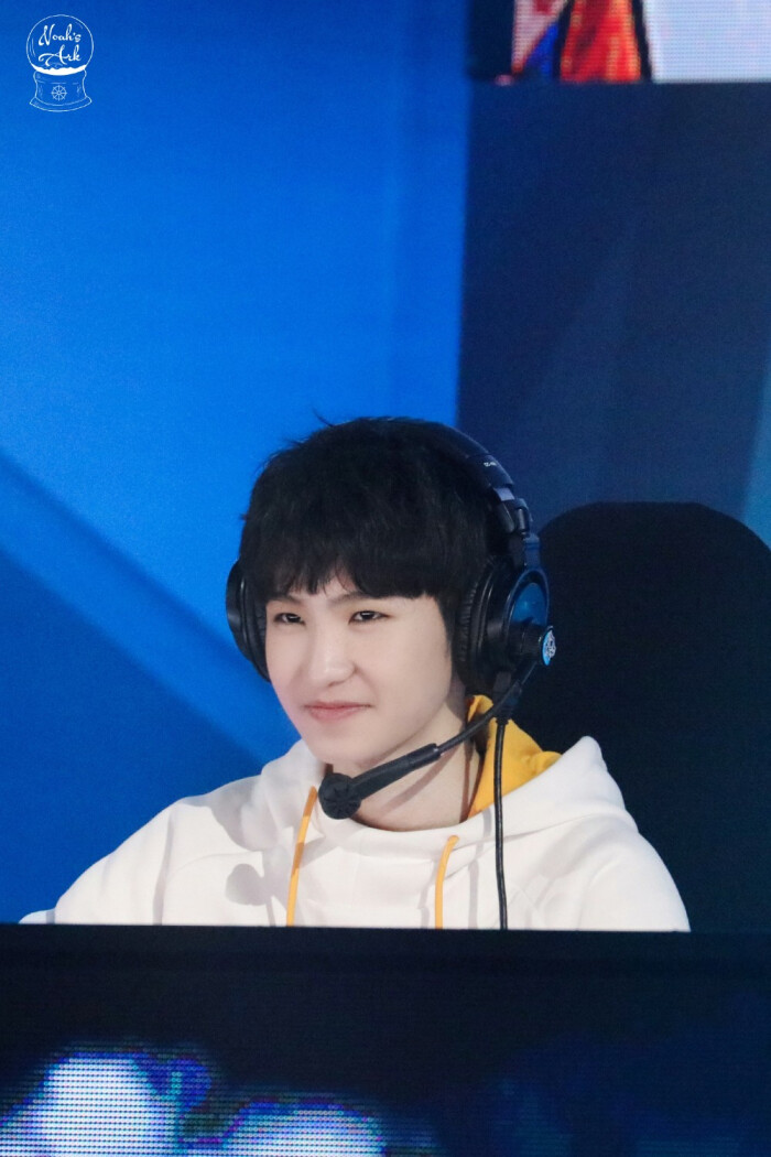 AG超玩会俱乐部发育路、打野选手 - 徐必成 作为王者荣耀职业选手的徐必成(游戏ID:一诺)2017年开启电竞生涯、2018年便从BA黑凤梨的二队打到一队晋升为职业选手,实力很是惊艳!目前其所属战队是AG超玩会俱乐部、游戏位置为发育路、打野,去年在KPL春季赛拿下「常规赛最佳选手」和「常规赛最佳发育路」,属实是圈内表现亮眼的后起之秀。