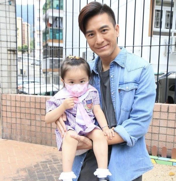 依然在TVB活跃拍剧的马国明是其中最年长一员、今年47岁岁数即将奔5，让不少网民感叹：马明真的Keep得很好、完全看不出年龄啊！