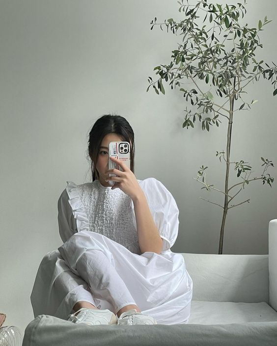 老人系女孩特征 13:好好睡一觉是最奢侈的梦 几年前「年轻」的自己总觉得睡觉是浪费生命,经常熬夜迟迟不睡;但现如今深感生活总在无止尽奔波忧烦、追逐他人脚步,想好好睡一觉,根本就是最奢侈的梦啊~