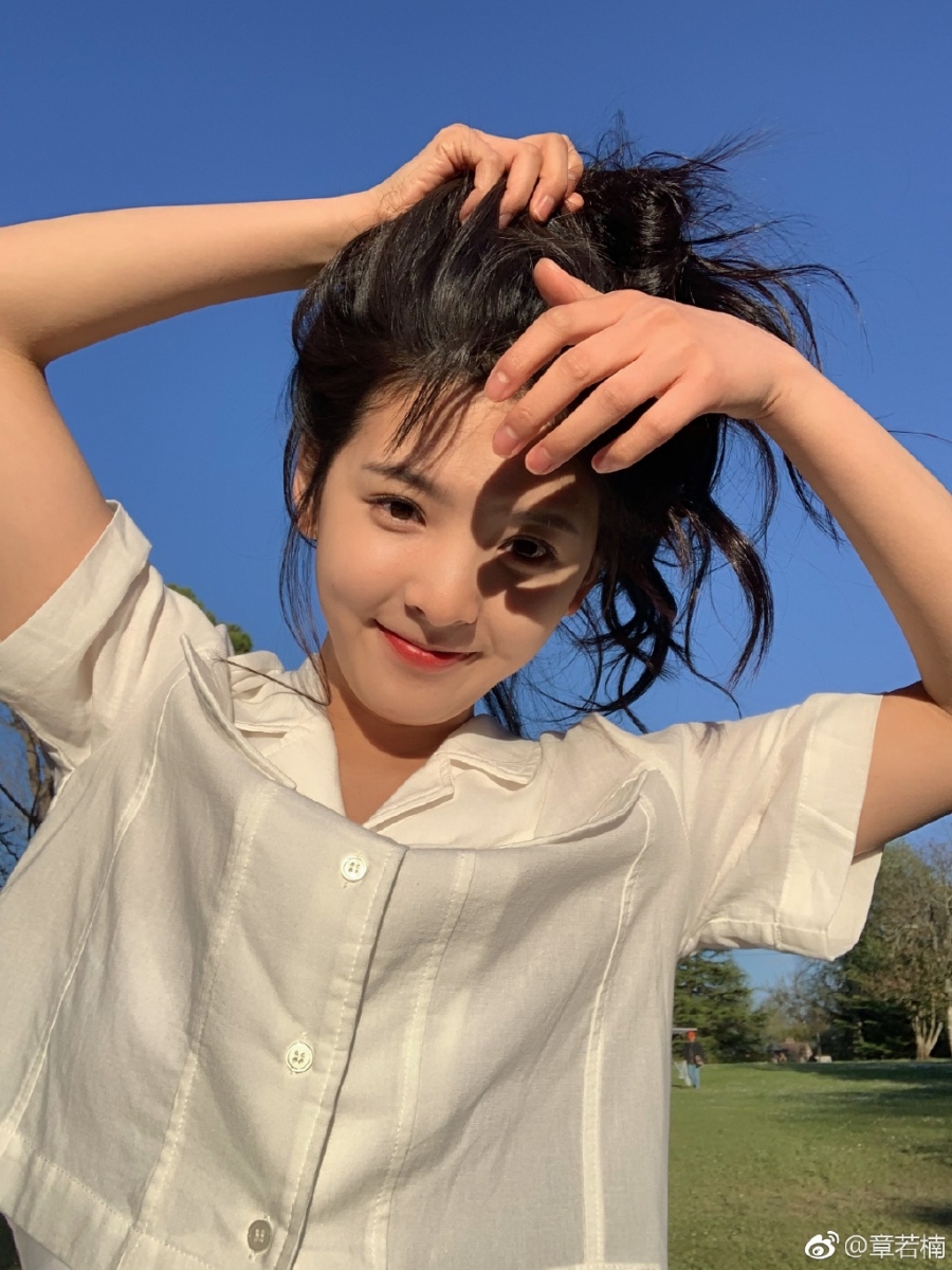 idk 这个字母缩写相信大部分马来西亚网民都熟悉,是英文I Don't Know的意思。 18340 据悉「18340」的梗源自一则网络笑话:男生向女生告白的纸条上,想要表达「520 + 1314(我爱你,一生一世)」,因为想要表达更深的爱意,所以在后边加了一个 x10(我爱你一生一世乘以十倍);殊不知“(520 + 1314) X 10)计算出的结果是 18340(一巴扇死你)?