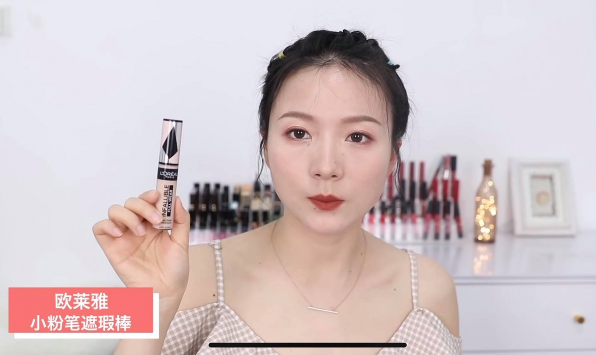 L'Oreal Paris Infallible Full Wear Concealer 长效遮瑕膏 公认妆效持久、不拔干、轻薄零厚重感的一款高CP值遮瑕膏;据官方资料说明其刷头部分比一般遮瑕棒的面积更大一些,如果出门不想带大大罐的粉底液,也可以把它当作粉底液全脸使用~补妆能力也很棒哟!