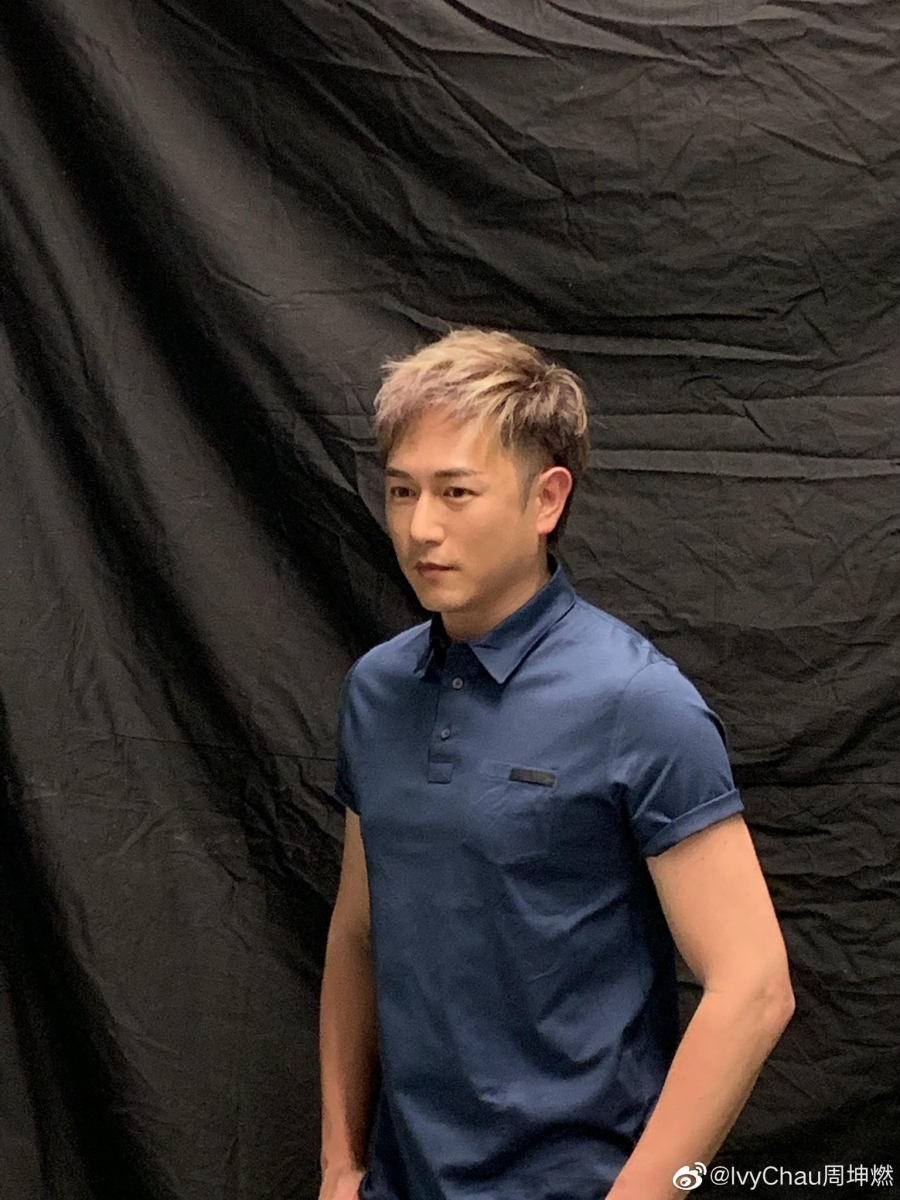 当年四位小生之一的陈键锋近年作品不多，今年43岁的他10年前不和TVB续约后转往内地演艺圈发展，但期间因脑血管遗传病被迫中断演艺工作，如今除演员身份以外也是一名潜水教练。