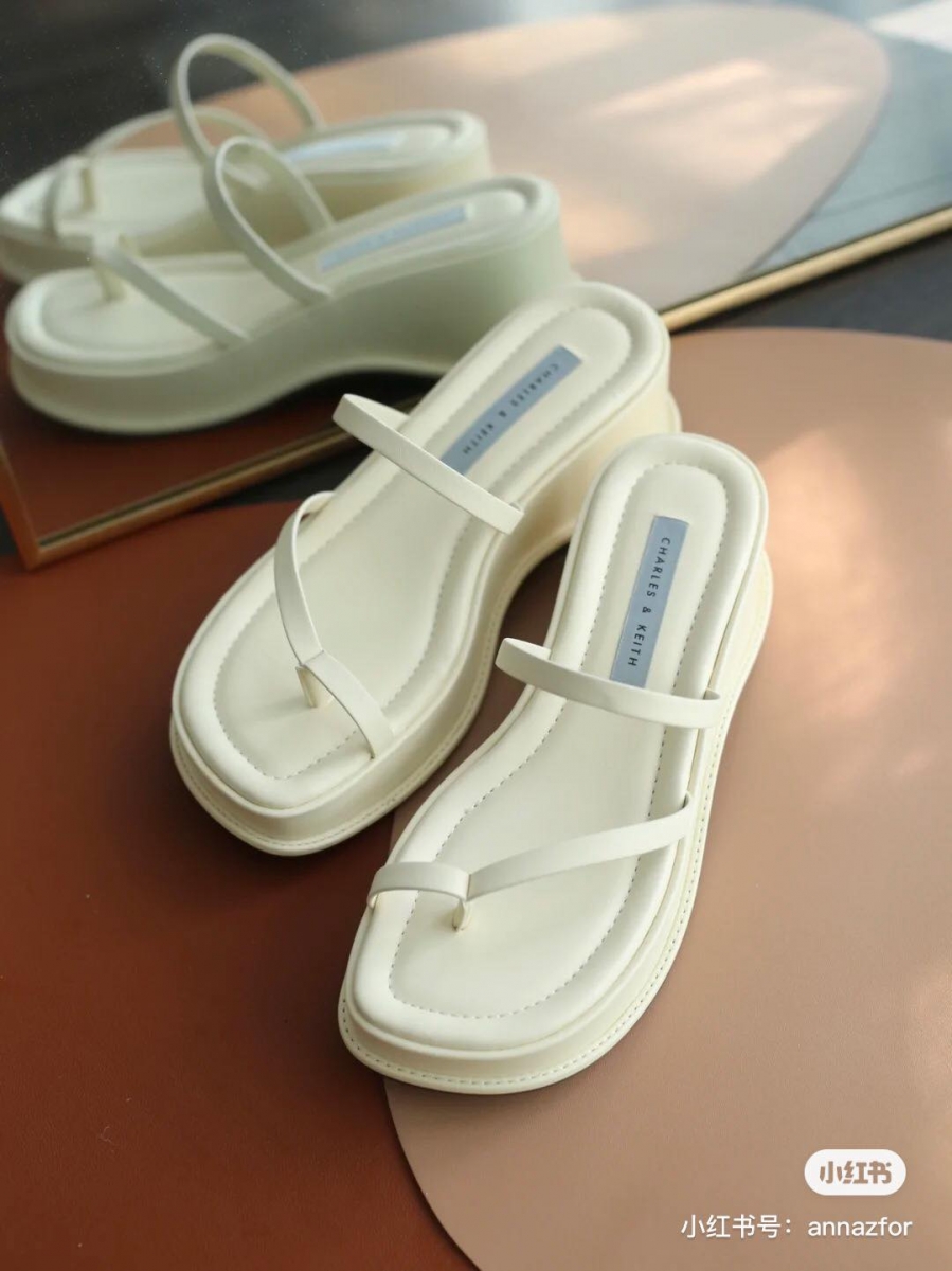 小 CK 厚底凉鞋 25
