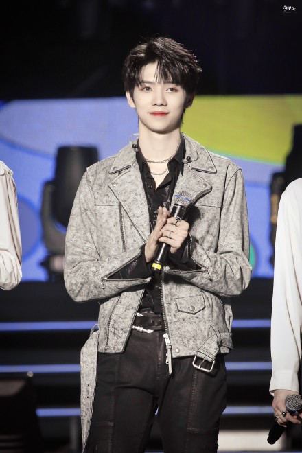 8615e711ly1gstjoueu8zj21ex24de81