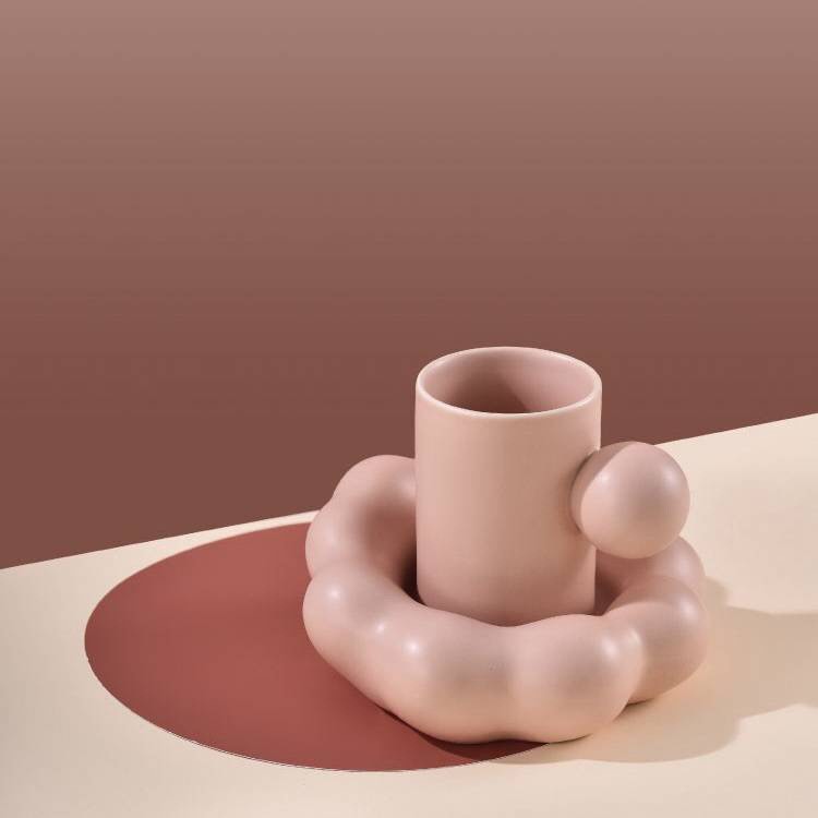 # 5 云朵马克杯 最近这种特别软萌、配色奶乎乎的「云朵马克杯」真的特别夯！素面设计加上圆润润的杯身，适当搭配云朵杯盘更显精美可爱～ >>> 【点击查看Shopee链接】