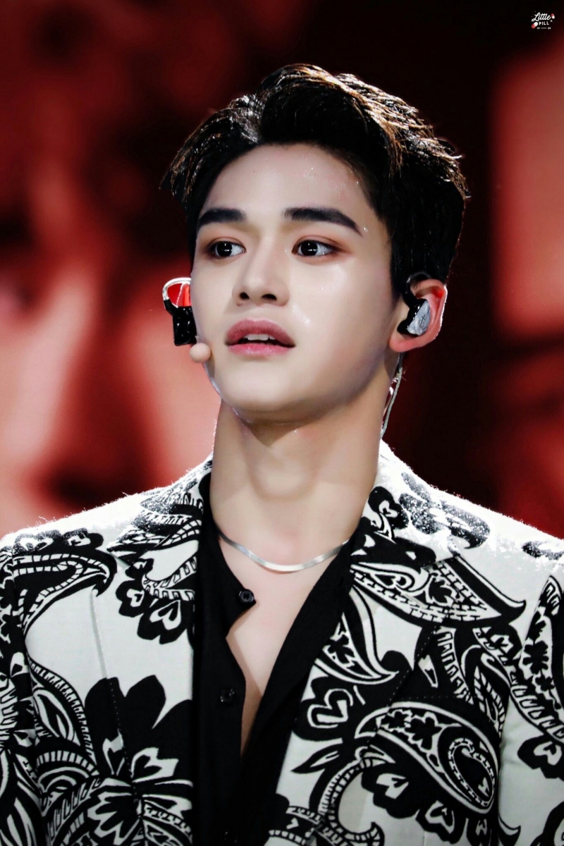 同时也有许多网民抱持中立态度等待官方回应,斥责Lucas所属经纪公司SM娱乐不负责任,该则爆料已经从昨晚起传遍网络、直登Twitter、SNS和新浪微博热搜,但公司始终没有站出来为艺人做任何澄清:「如果是真的,该换爱豆的就换吧;如果是假的,只能说着孩子真的被有心人士盯上了。粉丝别来澄清啥,我自己也是NCT粉丝,目前只希望公司出来回应、该公关就公关、该澄清就澄清,如果放着不管,这孩子如果是被冤的,路人缘都被败没了啊....」  对这次的瓜大家怎么看呢?