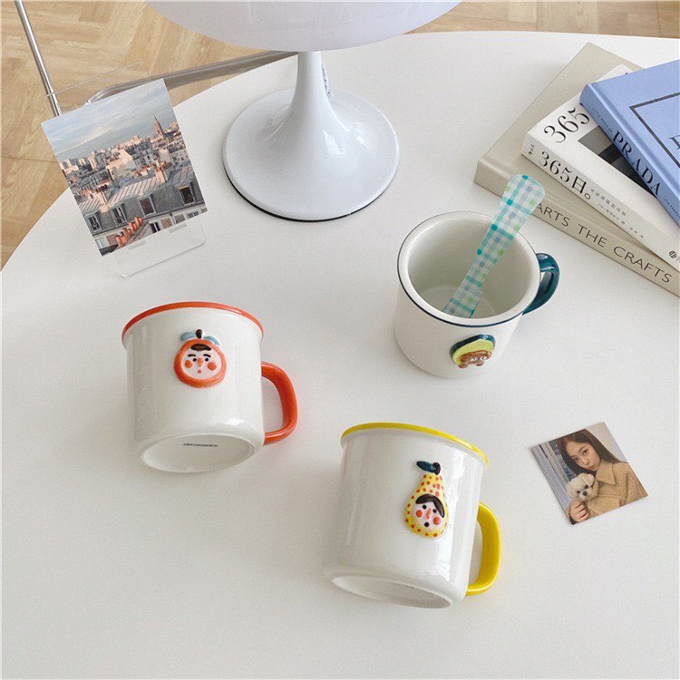 # 9 复古童趣风陶瓷杯 杯缘和把手部分是彩色设计，搭配白色杯身上的可爱卡通元素，碰撞出吸睛复古童趣范儿～ >>> 【点击查看Shopee链接】