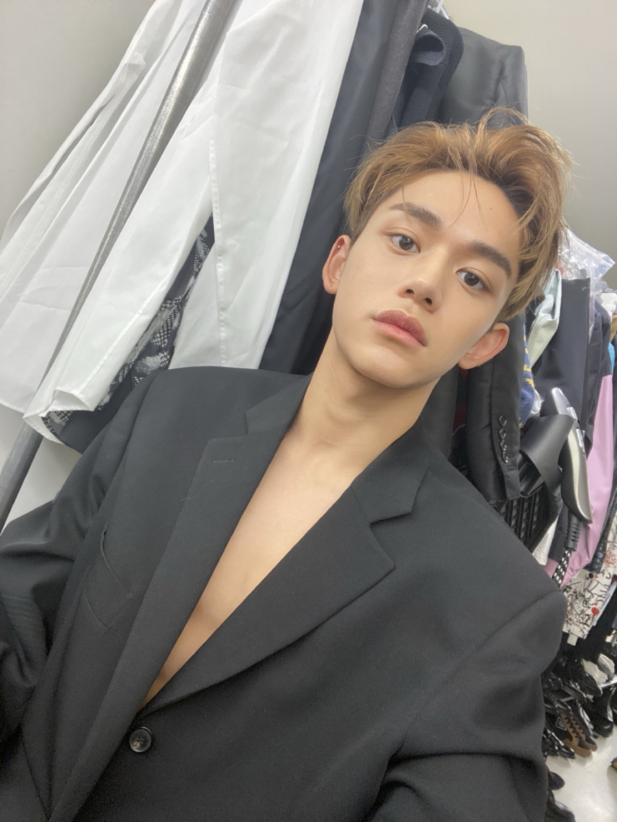 该名爆料者指出自己此番是想揭露Lucas的Gaslighting* 行径,文中指他性格挑剔、要求的事情都要别人为他一一满足;「我也经常给他买奢侈品,刚开始的时候还会说谢谢,不知道什么时候开始说如果因为自己也在赚钱,所以不是要给他买车买房的话,就别花钱了。」  她继续爆料「每次我都去酒店吃饭睡觉然后离开。从checkout那一瞬间开始他就会失去联系,感觉非常不舒服,(他)连一句谢谢的话也不说,每次都是理所当然的话着我的钱。」、「这几年间不间断的反复交往了好几次,虽然曾经是非常喜欢过的人,但是我也太累了。我听过了太多的“我讨厌你像个粉丝一样”、“下次不要做出这种显得像爱豆粉丝的行为”等等带来伤害的话。因为太辛苦了,还得了抑郁症。」