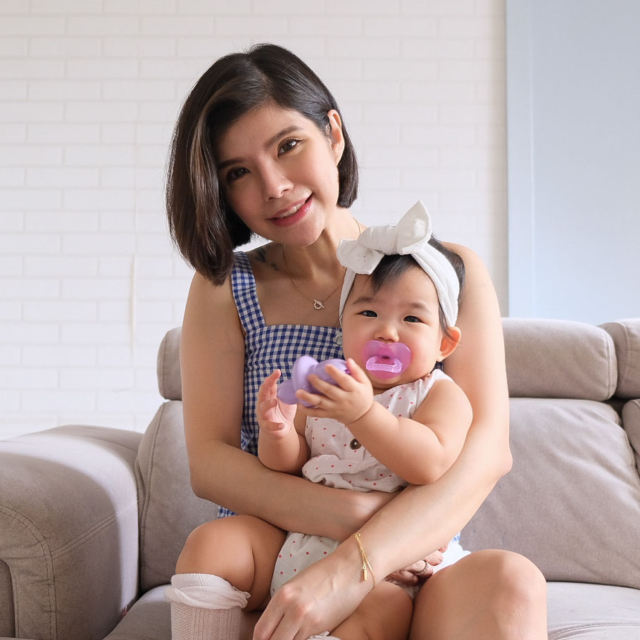 看著宝宝一天天长大，相信宝妈和宝爸们都会觉得「照顾爱的结晶，无论如何都甘之如饴呀 ～」婴幼儿成长过程中，不仅饮食量、体重、身高、头围的生长发育需要定期做评估，娇嫩的皮肤也需要大人们密切关注和悉心照料才行。除了日常卫生要顾好、皮肤需要保持乾爽，接触宝宝皮肤的产品选择，也要尽可能确保成分不複杂，否则不只宝宝本身会很不舒服，负责照料的爸爸妈咪们肯定也会很伤心伤神～