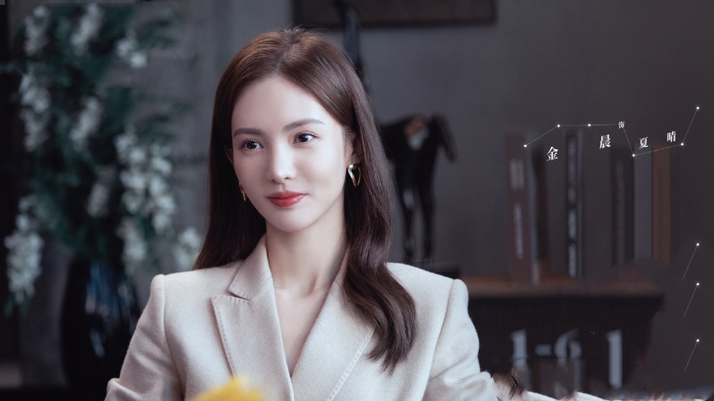 于途好男人特征 1 :不和前任女友纠缠不清 面对和前任夏晴的再相遇以及对方的复合意愿,于途没有含糊不清地给对方留下任何想象空间,也礼貌拒绝了和她同城的Offer。对于夏晴表达的对过去恋情的遗憾和留恋,于途非常理智且成熟地以一句「抱歉」婉拒夏晴的示好,打断了她对俩人之间可能可以破镜重圆的念想。和于途有着鲜明对比的,是乔晶晶的前任男友苏治;苏治会不打一声招呼就来到晶晶的公寓找她,各种示好想要藕断丝连再续前缘。