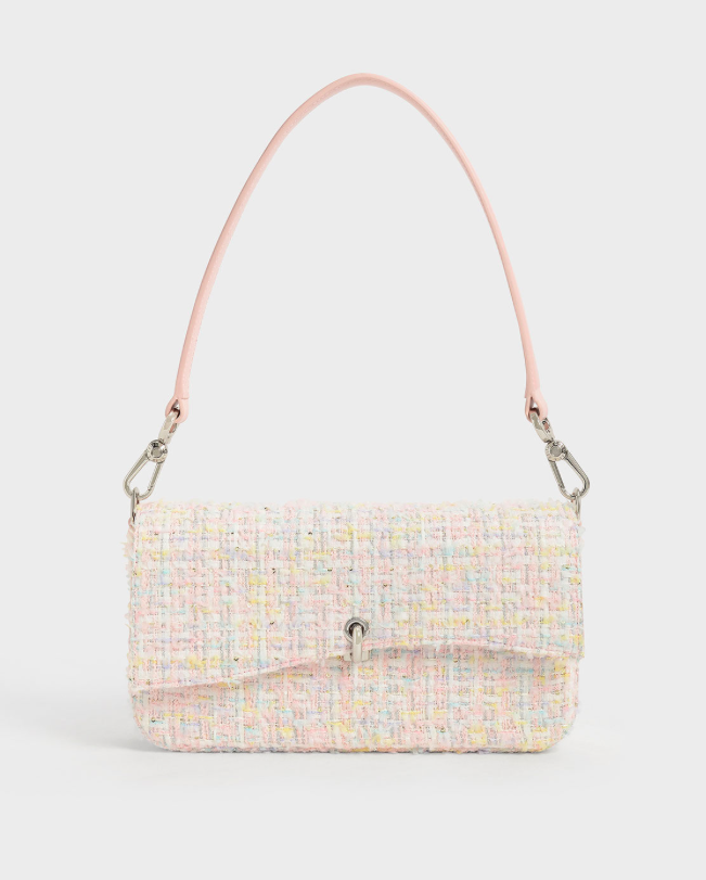 # 浪漫毛呢粉肩背包 如果担心自己日常穿搭Carry不到复古红包包，这款超梦幻的浪漫毛呢粉肩背包或许会很合你心意！