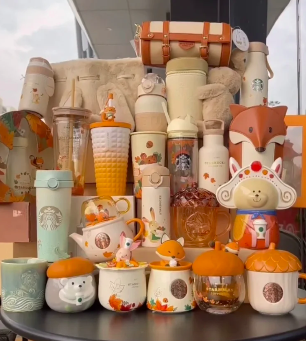 据悉上述中国星巴克中秋限定系列周边8月24日会正式发售;届时感兴趣的大家可以在星巴克天猫旗舰店蹲守一波,也可以咨询相熟的代购帮忙入手!