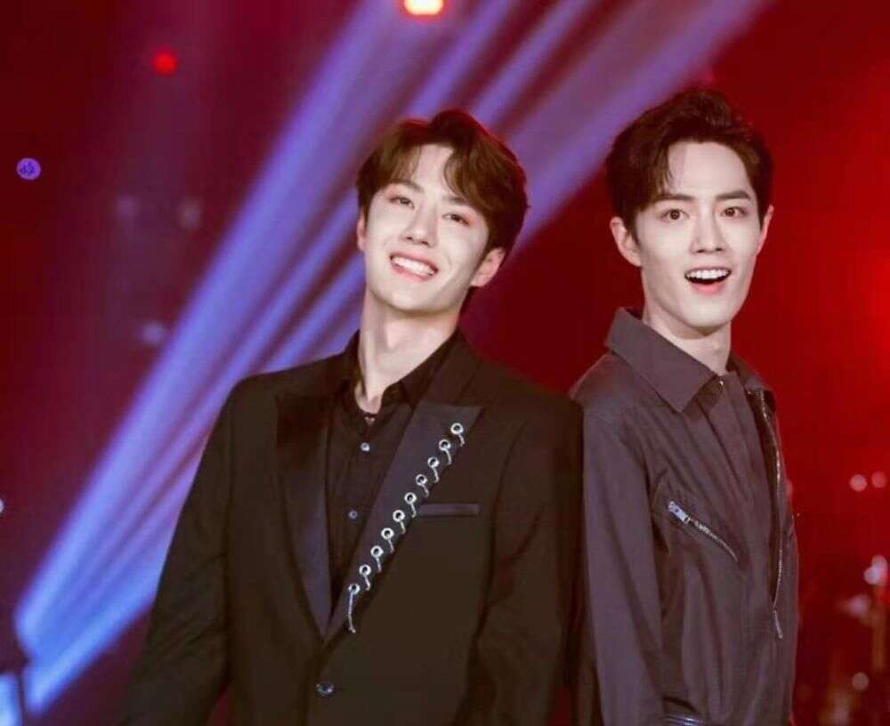 微博、抖音等平台的明星/CP排行榜都取消了 为呼应上述中国网信颁布的整治饭圈清朗行动，各大中国网络平台迅速取消了各大涉及明星艺人、CP等相关排行榜，比如最知名的微博明星超话、CP超话排行榜都正式走入历史；抖音热榜方面的明星榜部分也火速「被消失」。 值得一提的是，明星超话CP超话正式取消排名前，据悉博君一肖在CP超话排行榜，以及肖战、王一博在明星超话榜单上依然稳居榜首，可谓是创下了历史，粉丝们也以此见证了「排行榜」走入历史。