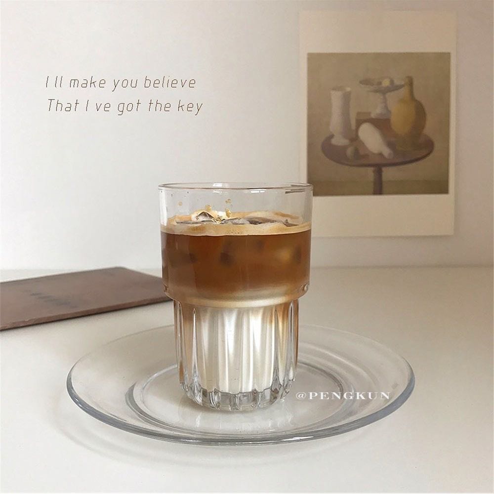 # 7 韩系INS风玻璃杯 喜欢在家冲泡咖啡、好看又好喝的饮料，配上这种韩系咖啡馆必备的透明系玻璃杯颜值简直一绝！ >>> 【点击查看Shopee链接】