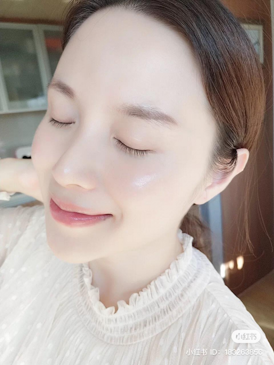 无论任何年龄层的女生或男生，相信都会被鼻头上密密麻麻的黑头粉刺问题困扰～想要拥有干净光滑的牛奶肌肤、不想看到很碍眼的「草莓鼻」？那么接下来这个低成本「3步骤清空鼻头黑头粉刺」居家护肤小妙招，你一定要GET起来！