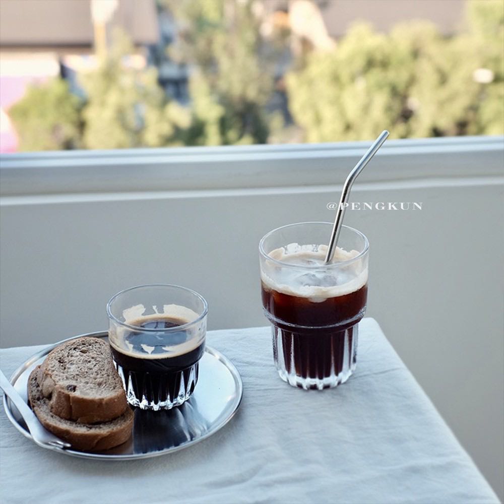 # 7 韩系INS风玻璃杯 喜欢在家冲泡咖啡、好看又好喝的饮料，配上这种韩系咖啡馆必备的透明系玻璃杯颜值简直一绝！ >>> 【点击查看Shopee链接】