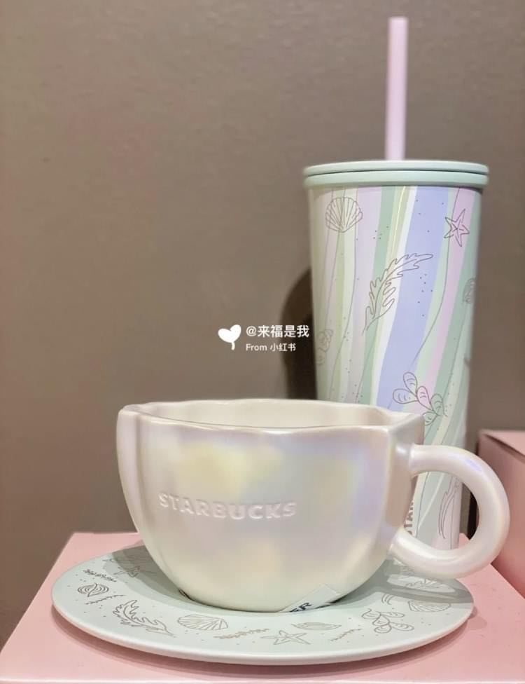 杯身上有着折射下呈珠光贝母般的极光感表层，是狙击少女心的「流光溢彩」高级感仙气色泽！特别是在自然光、室内打光映衬下，折射出的光辉更加耀眼迷人。