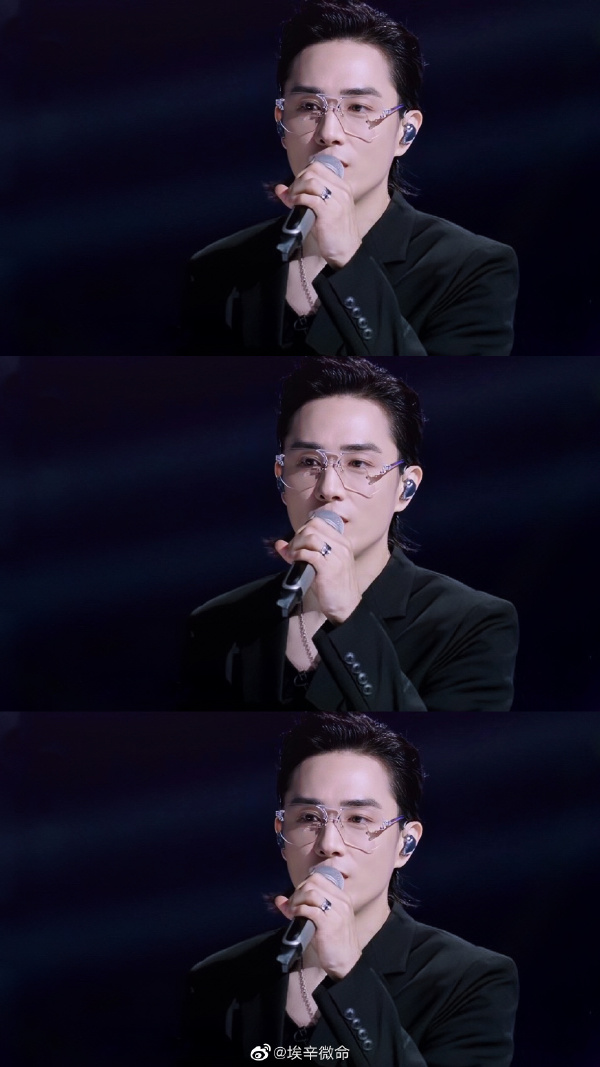 美籍韩星李承铉2014年和中国知名女艺人戚薇结婚,诞下宝贝女儿Lucky宝宝后为家庭当起了全职爸爸,而戚薇则继续活跃于演艺工作。近日李承铉参加《披荆斩棘的哥哥》选秀节目重新走入观众视野,低音炮RAP和舞台魅力对比过去在韩国团体TAKE时期的表现丝毫不减!他接受媒体专访时也透露了前几年在家当全职爸爸的心路历程,坦言自己照顾年幼的Lucky时陷入过长达一年多的抑郁情绪,掀起不少网民热议和共鸣。